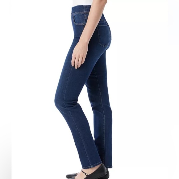 Gloria Vanderbilt
Women's Amanda High-Rise Straight Pull-On Jeans Murray Wash - Picture 2 of 6